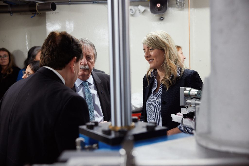 Minister Melanie Joly in IAMI: Minister of Industry Mélanie Joly visits the Institute for Advanced Medial Isotopes (IAMI) in July 2025